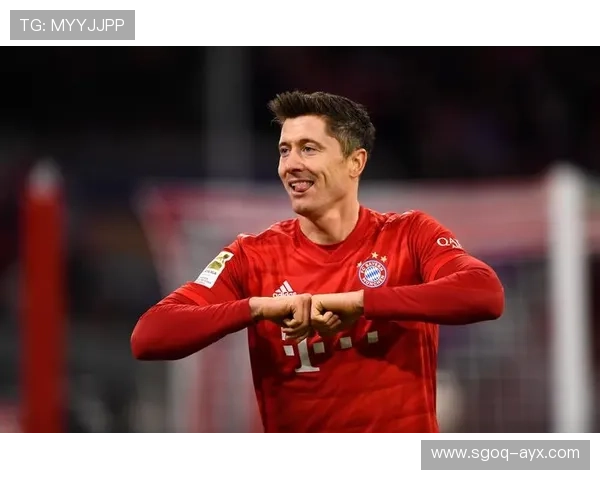 莱万多夫斯基荣膺德甲赛季最佳，成就新高峰！