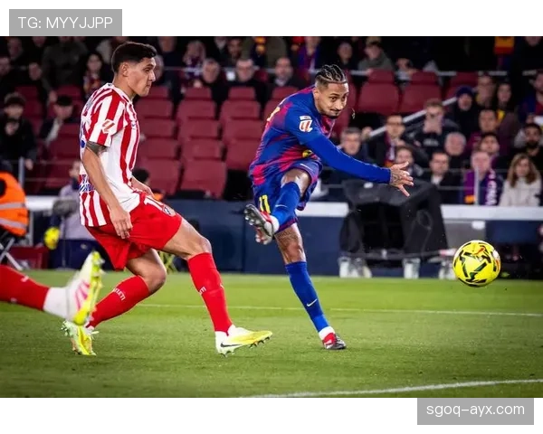 拉菲尼亚在巴萨的技术风格与战术体系冲突解析